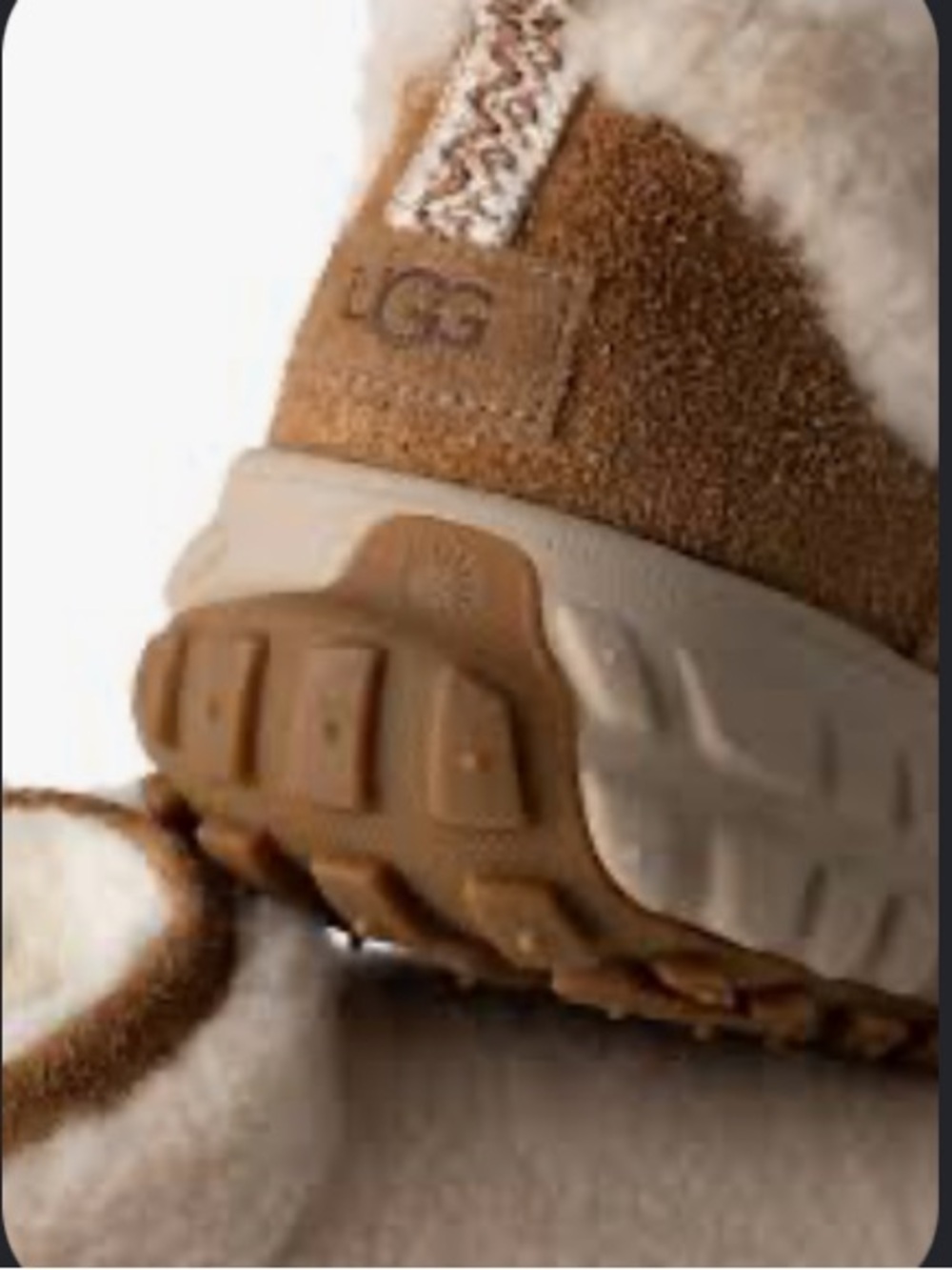 UGG Ventura Daze Mini Cozy Boots size 8
